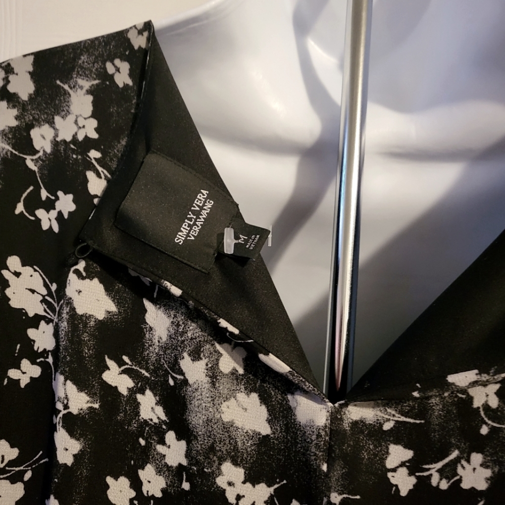 Vera Wang Simply Vera size M Black, floor length, lightly lined